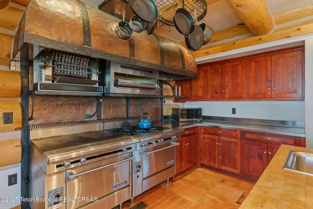 $5,950,000 | 3100 County Road 129, Grover, WY 83122