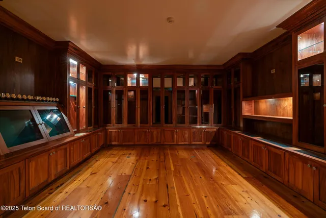 $5,950,000 | 3100 County Road 129, Grover, WY 83122