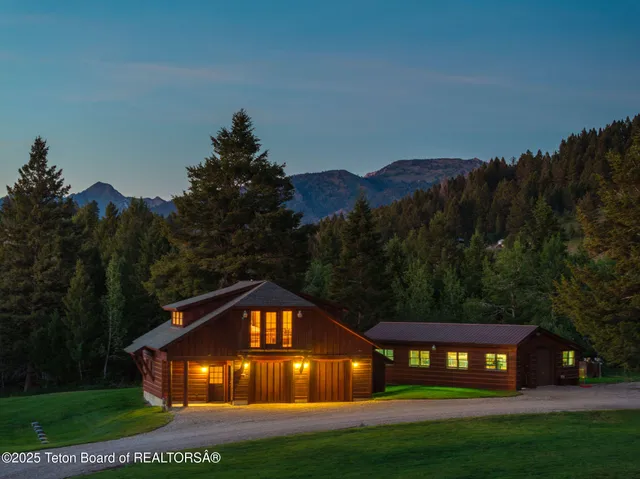 $5,950,000 | 3100 County Road 129, Grover, WY 83122