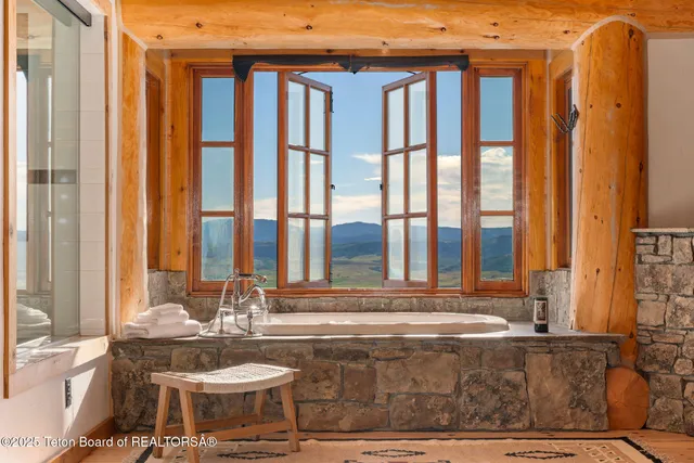 $5,950,000 | 3100 County Road 129, Grover, WY 83122