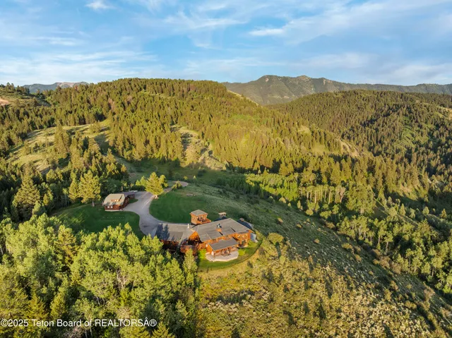 $5,950,000 | 3100 County Road 129, Grover, WY 83122