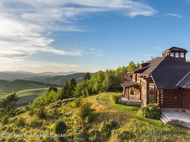 $5,950,000 | 3100 County Road 129, Grover, WY 83122