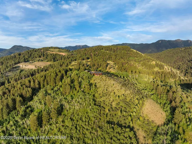 $5,950,000 | 3100 County Road 129, Grover, WY 83122