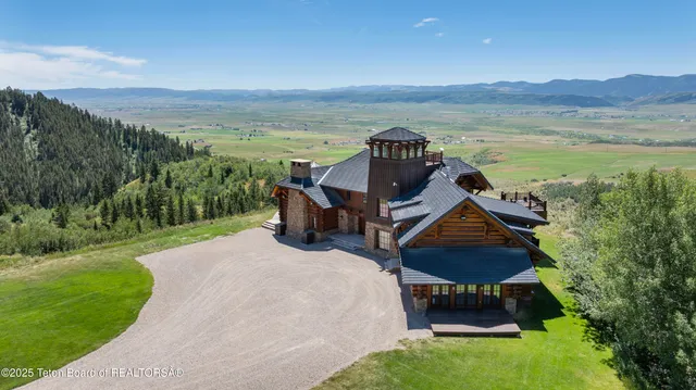 $5,950,000 | 3100 County Road 129, Grover, WY 83122