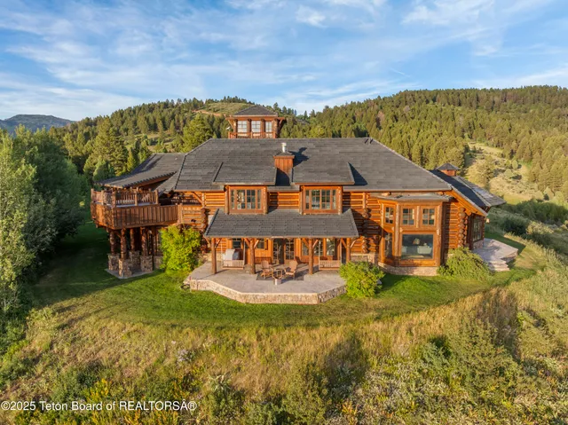 $5,950,000 | 3100 County Road 129, Grover, WY 83122