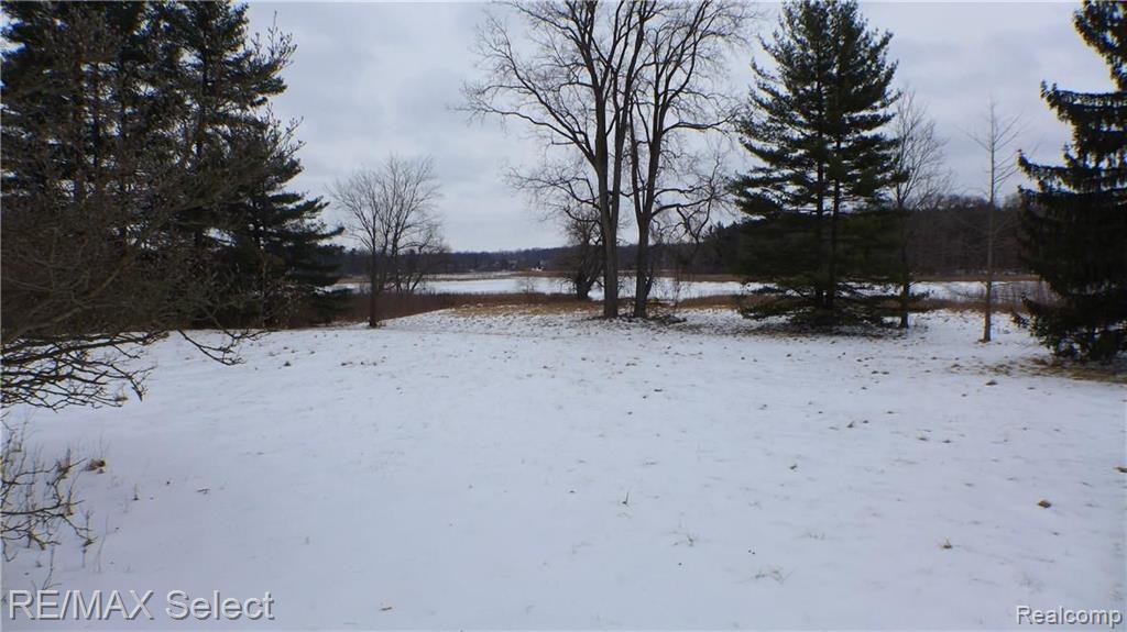 A3 Hartland Road Fenton, MI 48430 - Photo 5 of 7