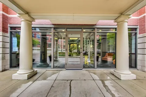 $550,000 | 400 North Clinton Street, Unit 401, Chicago, IL 60654
