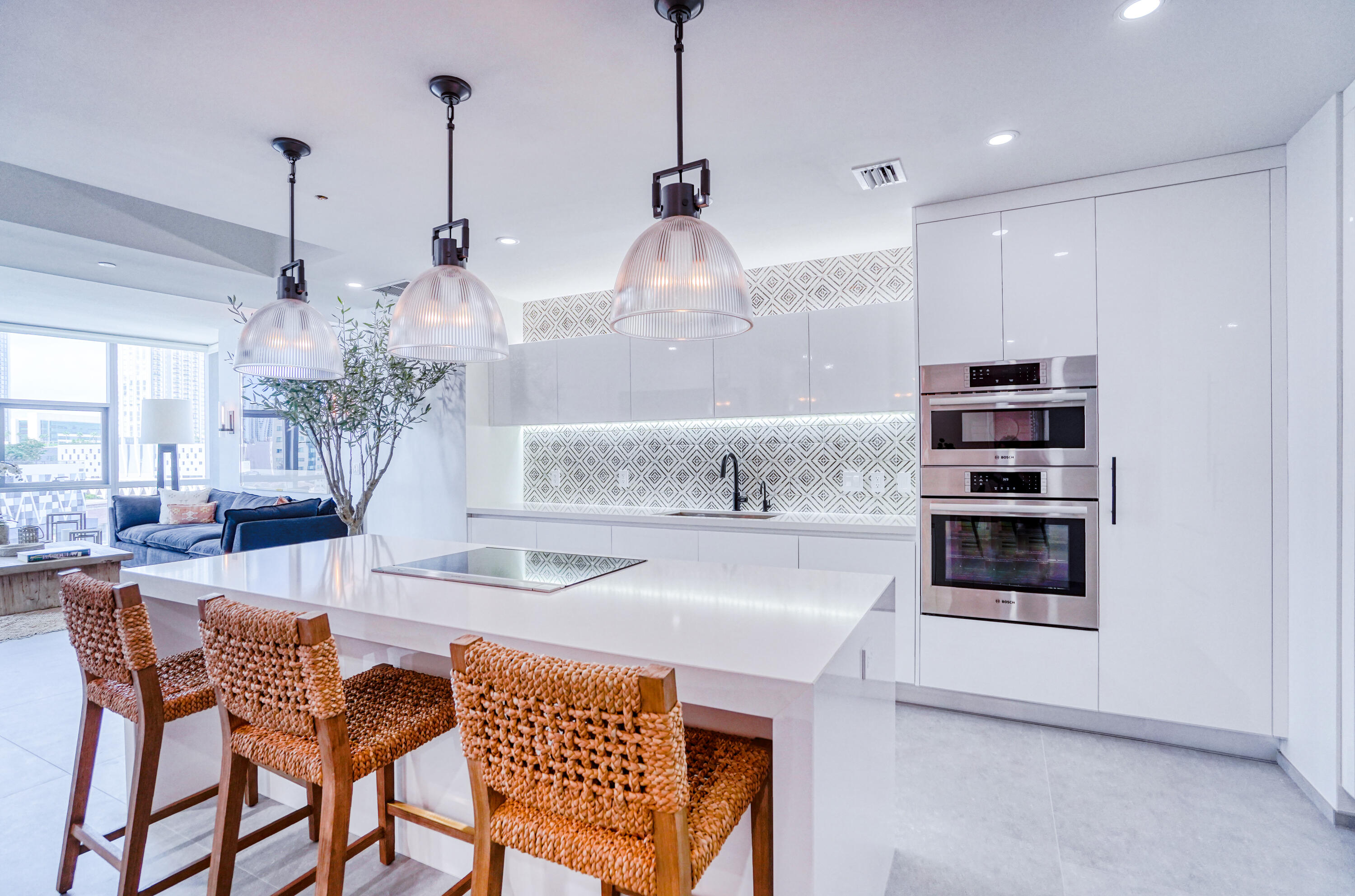 851 Northeast 1st Avenue, Unit 812 Miami, FL 33132 - Photo 25 of 84 a kitchen with a table and chairs