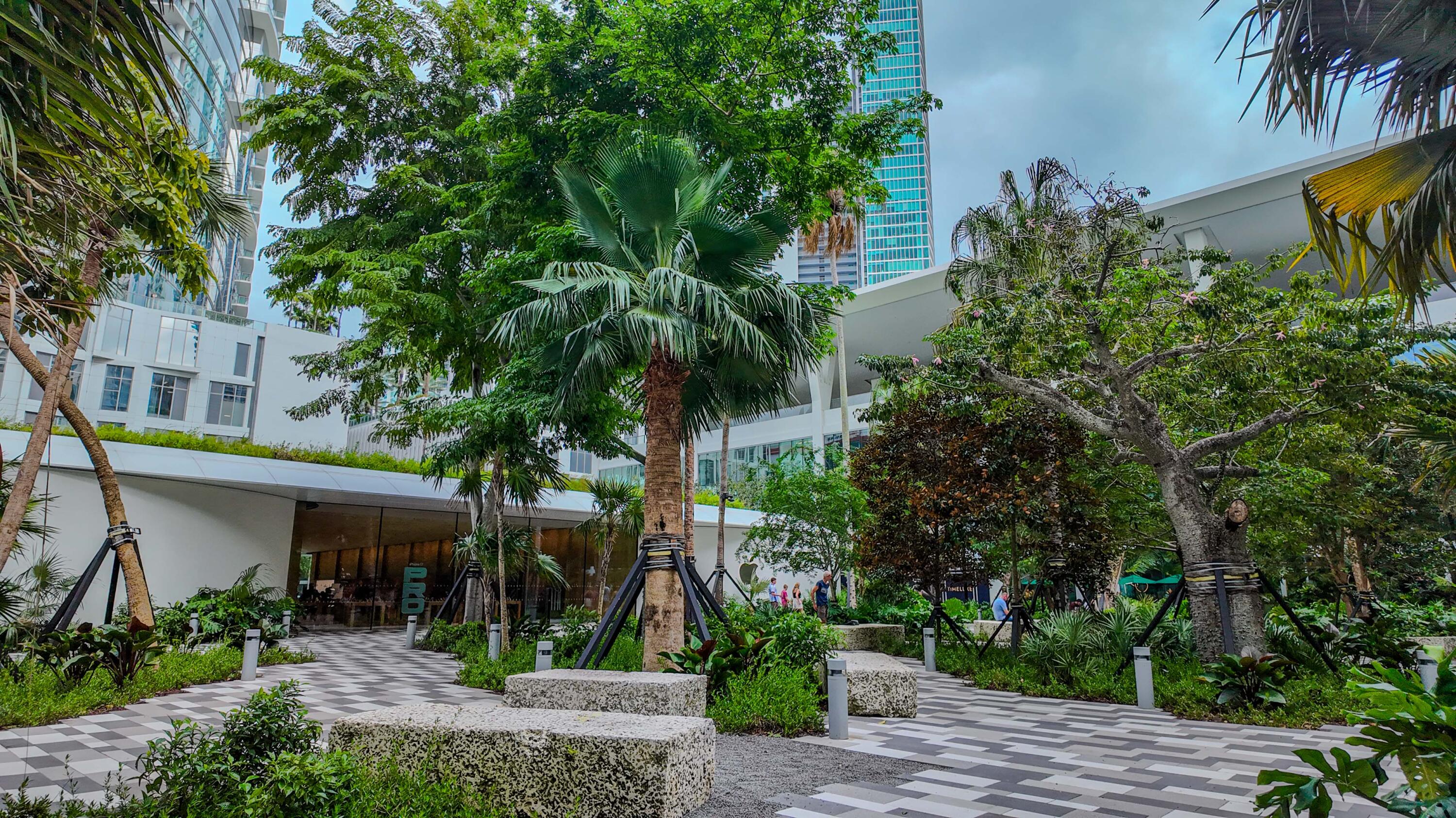 851 Northeast 1st Avenue, Unit 812 Miami, FL 33132 - Photo 77 of 84 a front view of a house with garden