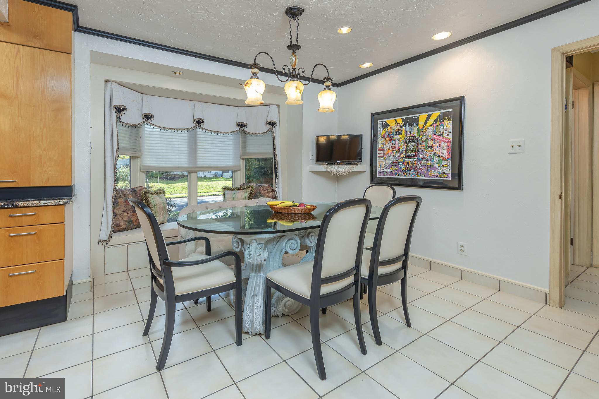533 Heartwood Road Cherry Hill, NJ 08003 - Photo 19 of 55 a dining room with furniture and window