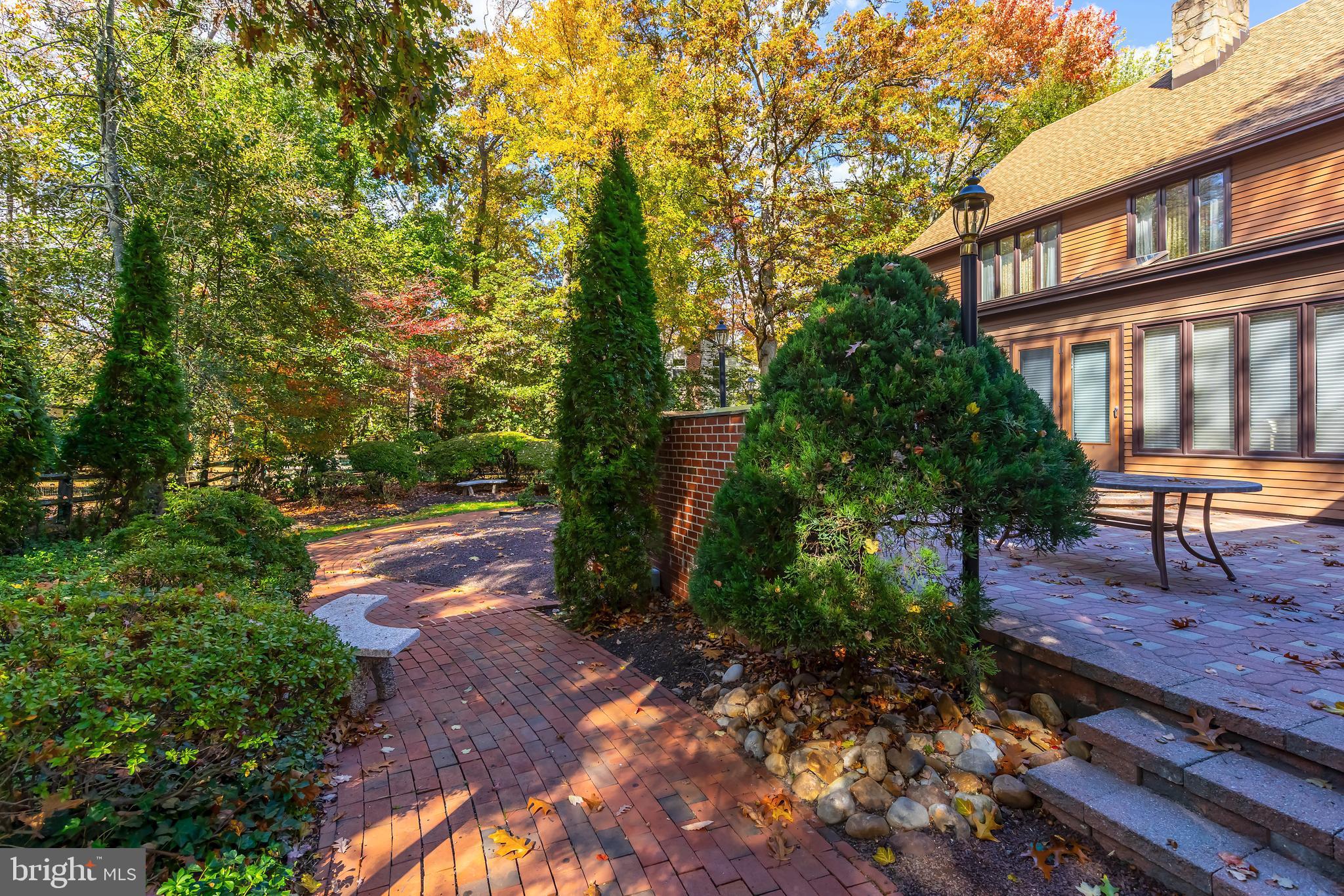 533 Heartwood Road Cherry Hill, NJ 08003 - Photo 44 of 55 a backyard of a house with lots of green space