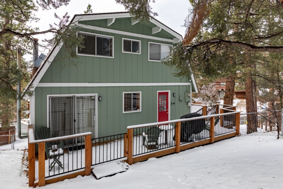 930 Bear Mountain Road Big Bear City, CA 92314 - Photo 35 of 39 a front view of a house with balcony