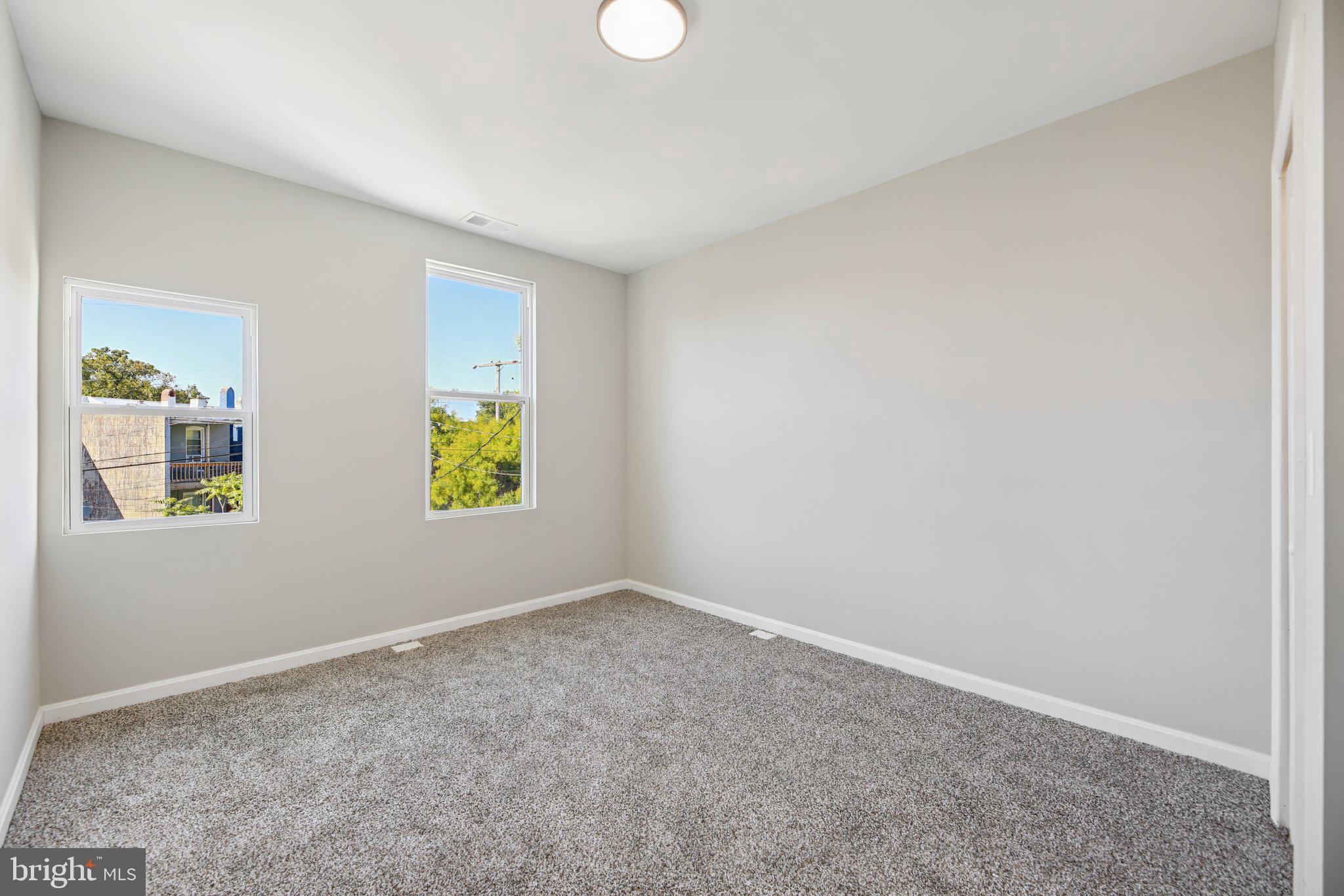 329 East University Parkway Baltimore, MD 21218 - Photo 16 of 38 an empty room with window