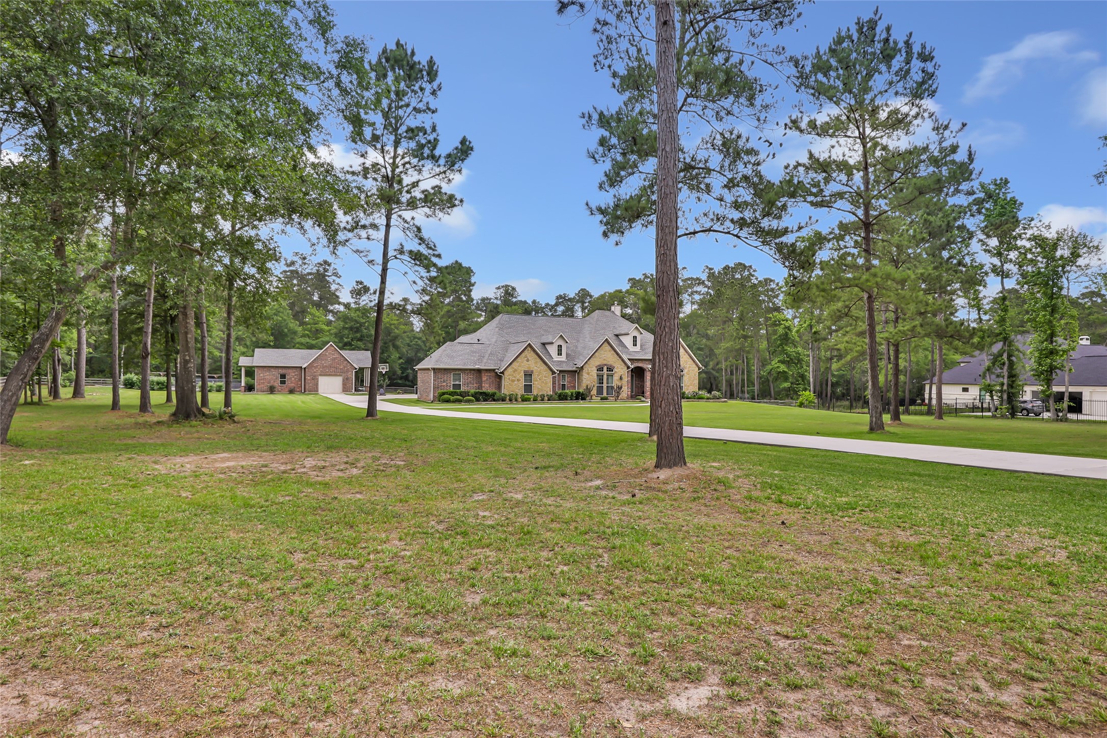 229 Sundog Road Huntsville, TX 77340 - Photo 3 of 50 Beautifully situated on 3 acres