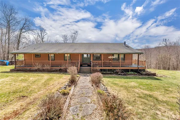 $415,000 | 178 Pawpacton Trail, Colchester, NY 13752