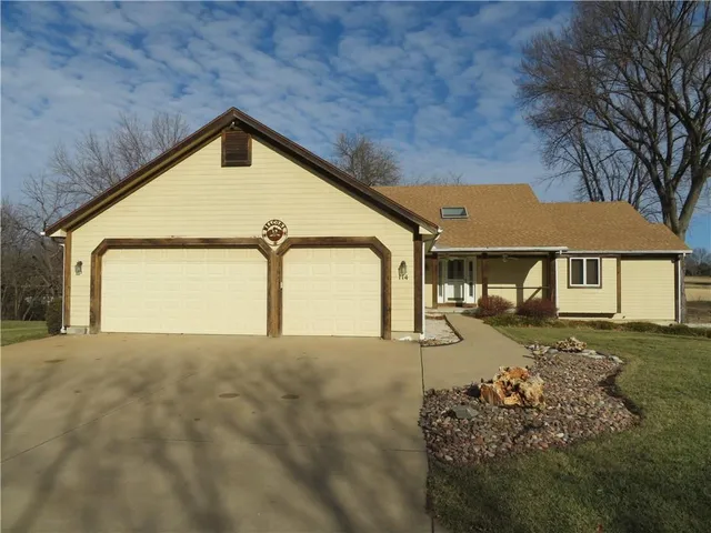 $425,000 | 114 Overhill Drive, Paola, KS 66071