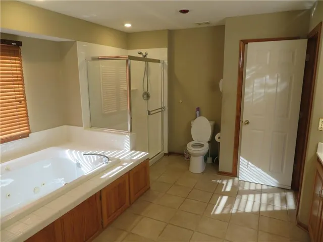 $425,000 | 114 Overhill Drive, Paola, KS 66071