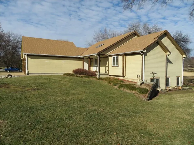 $425,000 | 114 Overhill Drive, Paola, KS 66071