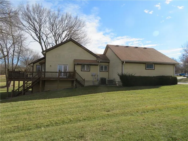 $425,000 | 114 Overhill Drive, Paola, KS 66071