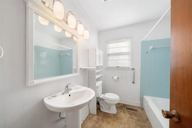 $149,000 | 905 East Poplar Avenue, Selmer, TN 38375