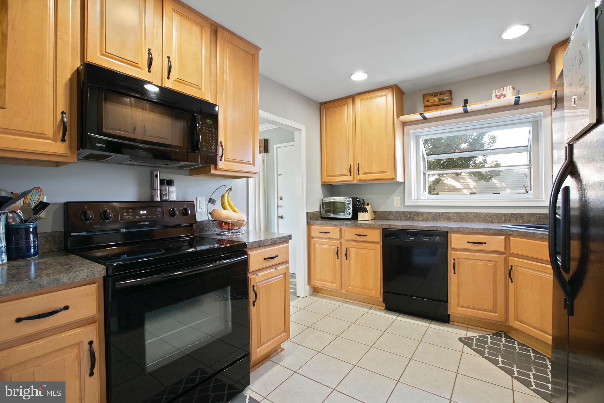 6000 Sherrill Road Catonsville, MD 21228 - Photo 5 of 45 Kitchen looking towards back yard and dining door