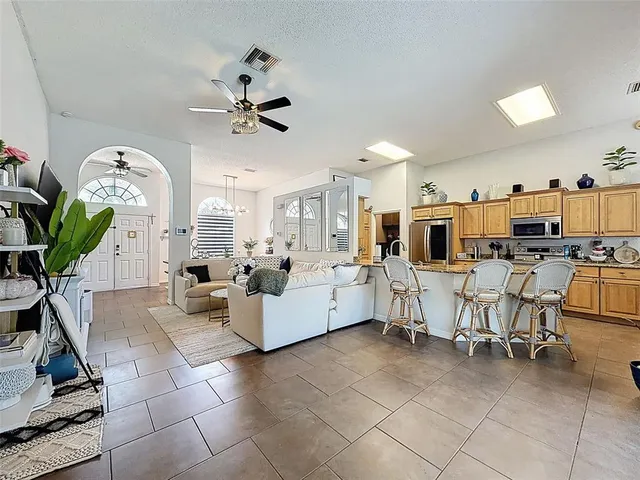 $530,000 | 890 Crestridge Circle, Tarpon Springs, FL 34688