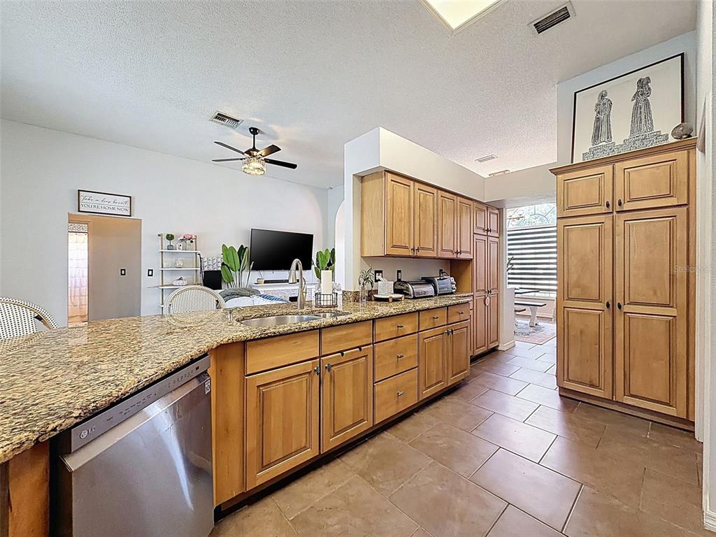 890 Crestridge Circle Tarpon Springs, FL 34688 - Photo 15 of 54