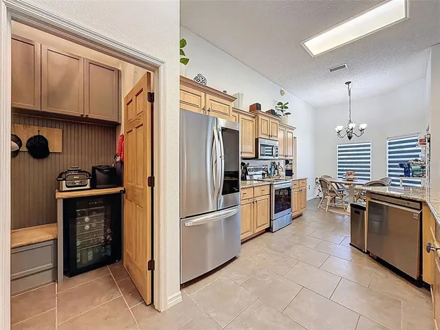 $530,000 | 890 Crestridge Circle, Tarpon Springs, FL 34688