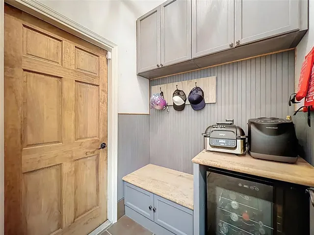 $530,000 | 890 Crestridge Circle, Tarpon Springs, FL 34688