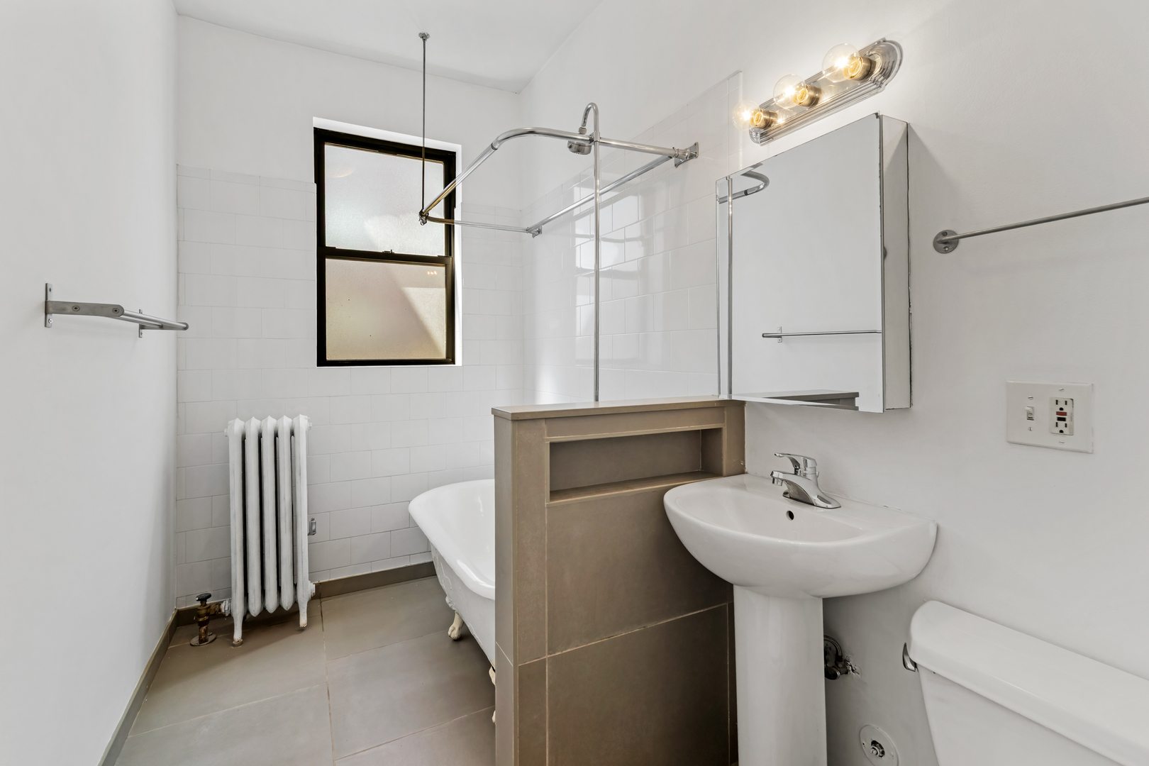 728 West Sheridan Road, Unit 2N Chicago, IL 60613 - Photo 14 of 18 a bathroom with a sink and mirror