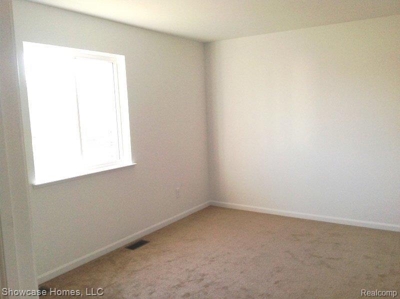 843 Golf Ridge Circle Dundee, MI 48131 - Photo 11 of 15 Similar Bedroom2