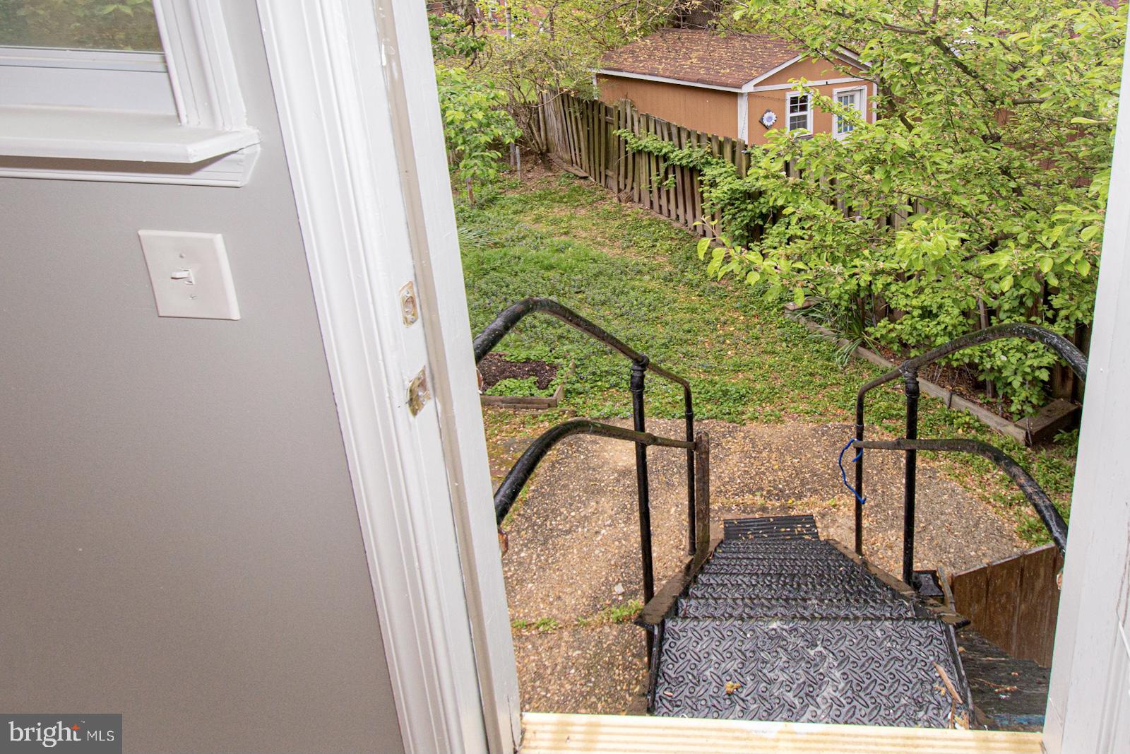 122 South Glebe Road Arlington, VA 22204 - Photo 14 of 16 Back steps off addition area