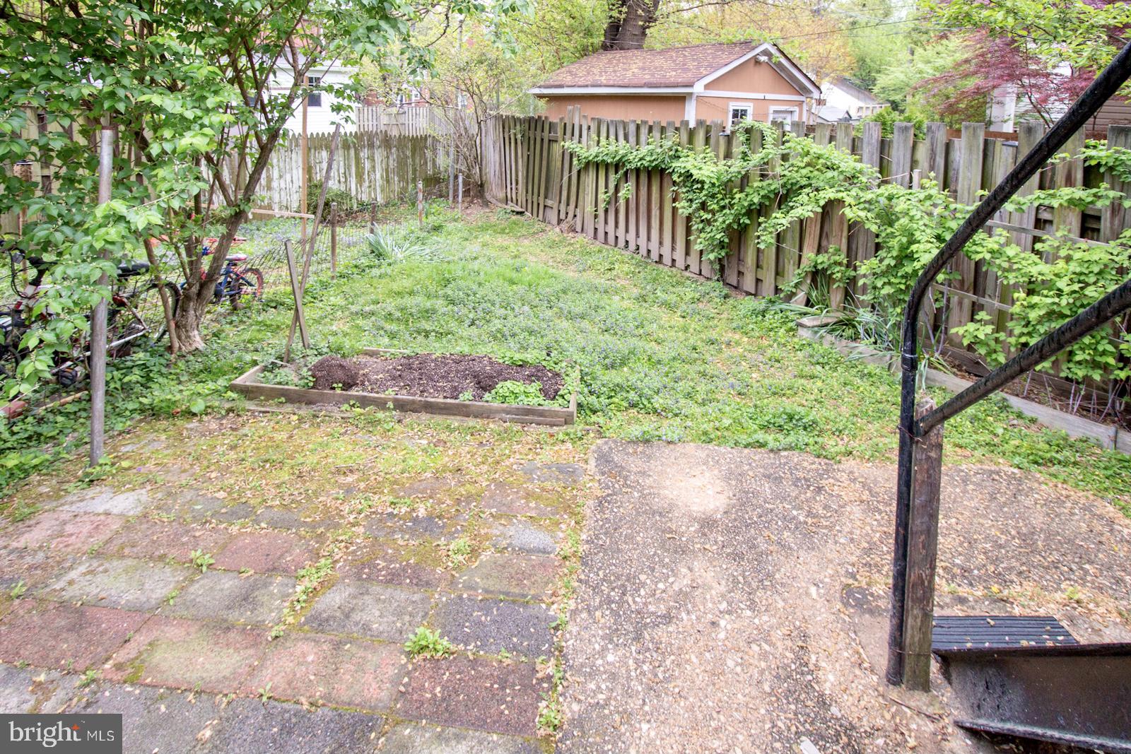 122 South Glebe Road Arlington, VA 22204 - Photo 16 of 16 Rear yard