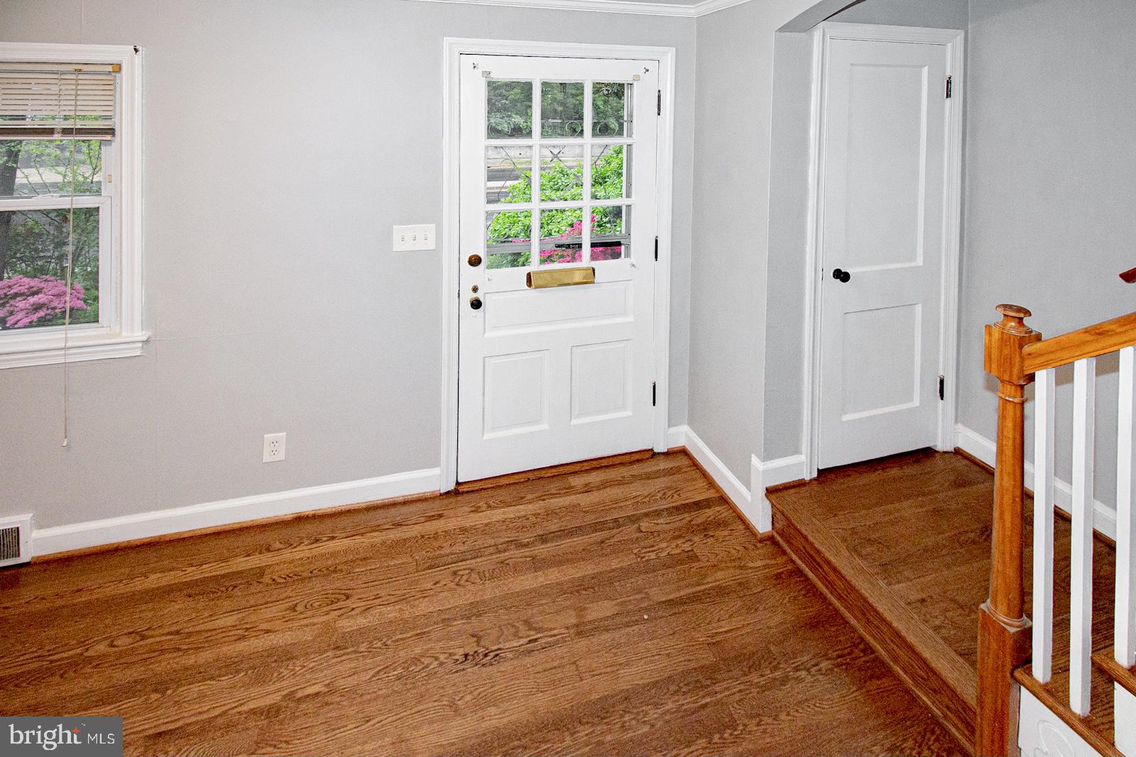 122 South Glebe Road Arlington, VA 22204 - Photo 4 of 16 Entrance