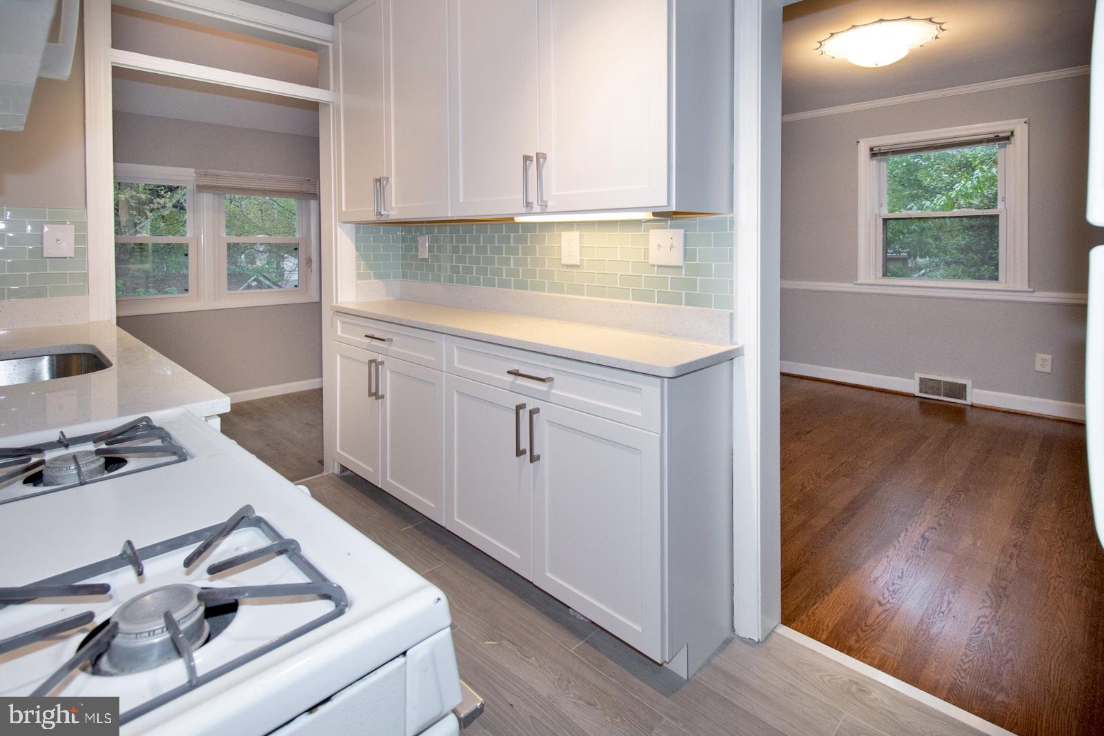 122 South Glebe Road Arlington, VA 22204 - Photo 8 of 16 Kitchen