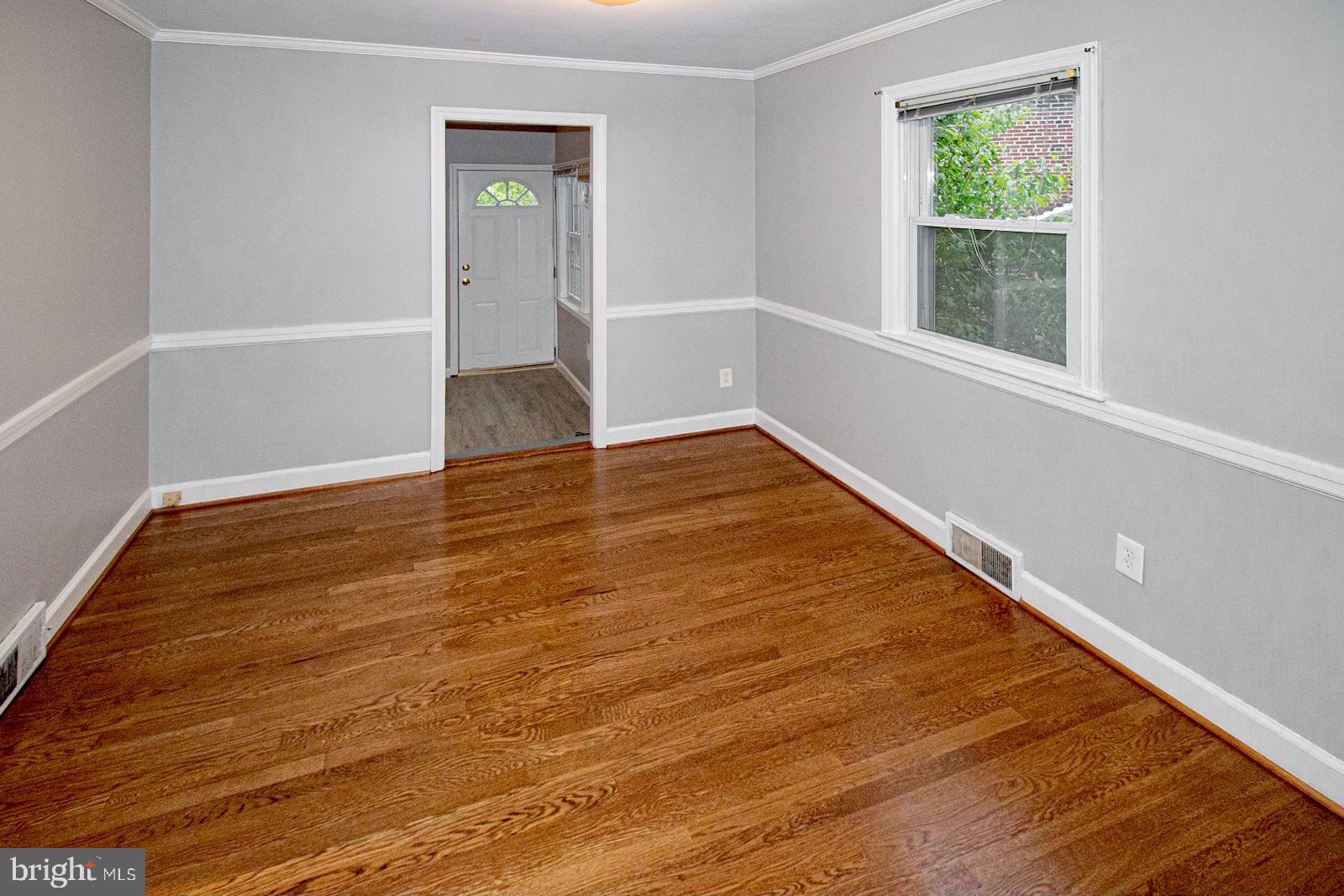 122 South Glebe Road Arlington, VA 22204 - Photo 9 of 16 Dining room