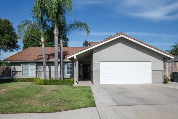 $485,000 | 116 North Joshua Avenue, Clovis, CA 93611