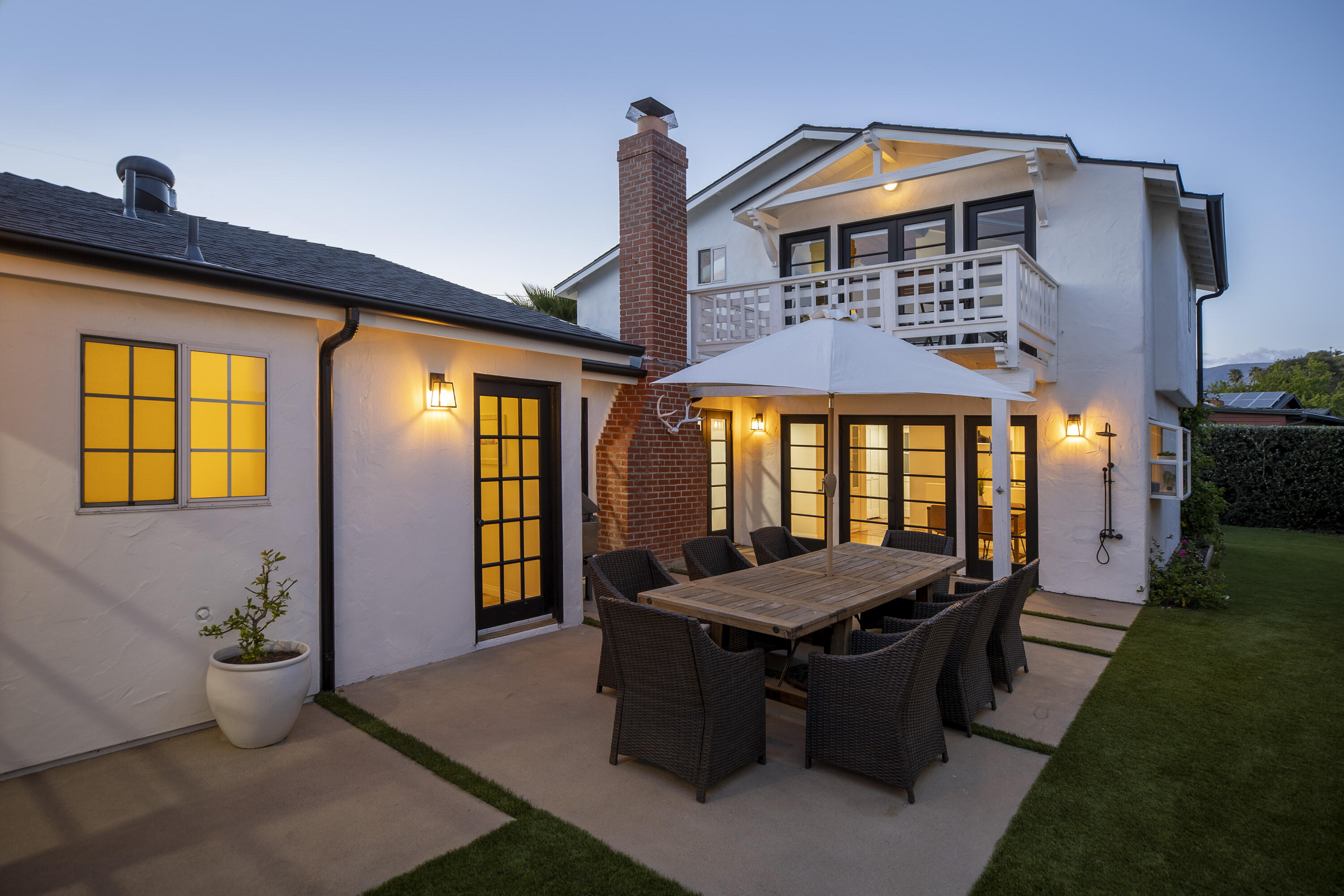 330 Mohawk Road Santa Barbara, CA 93109 - Photo 15 of 16 a living room with furniture a window and a potted plant