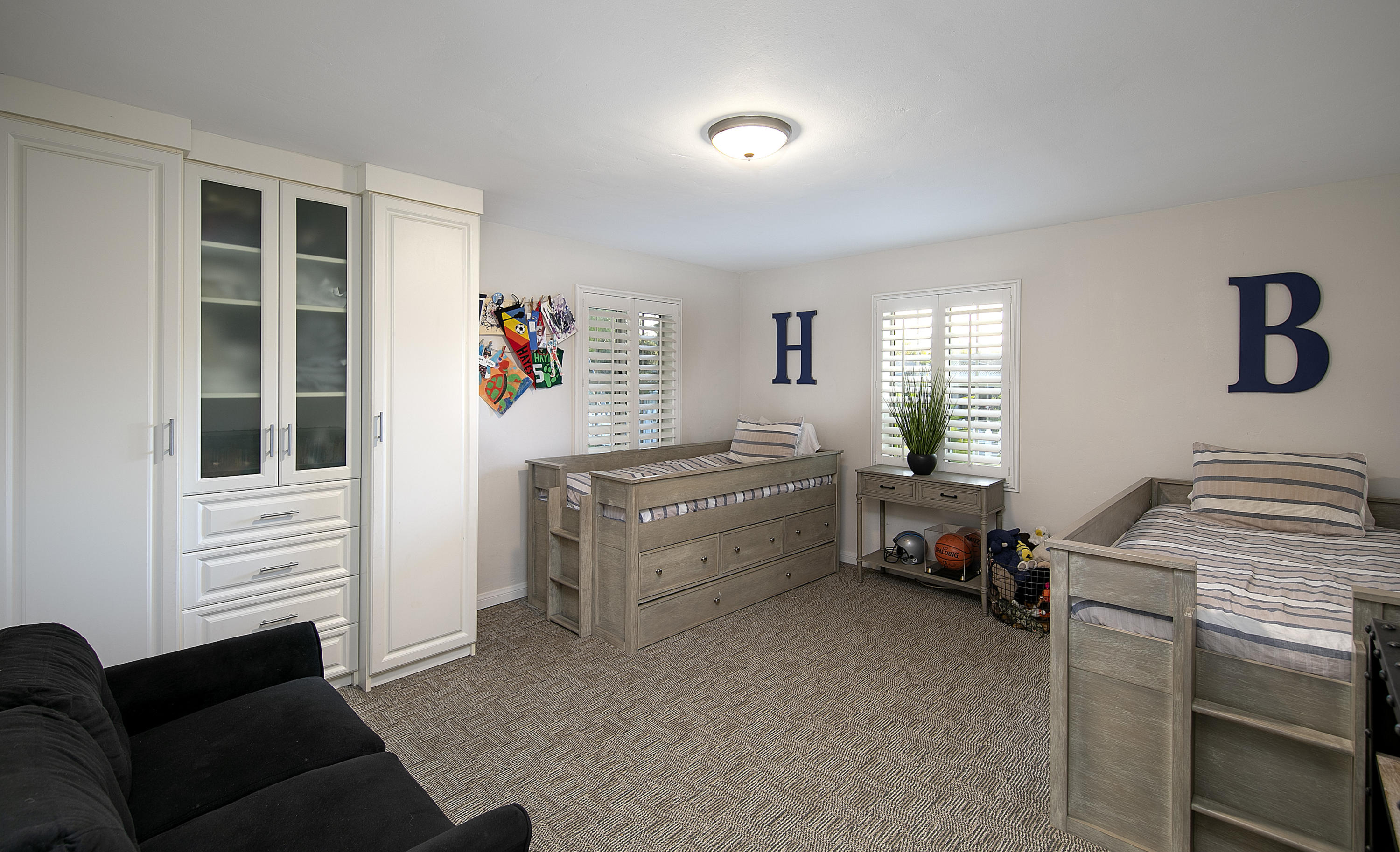 330 Mohawk Road Santa Barbara, CA 93109 - Photo 8 of 16 a room with furniture and a window