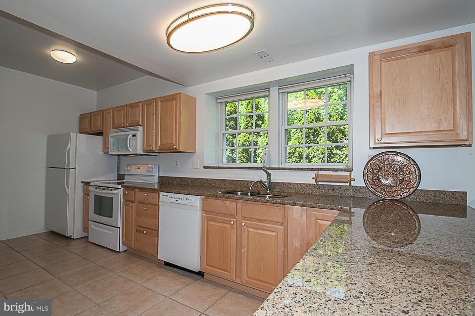4087 High Point Road Ellicott City, MD 21042 - Photo 22 of 30 Kitchen