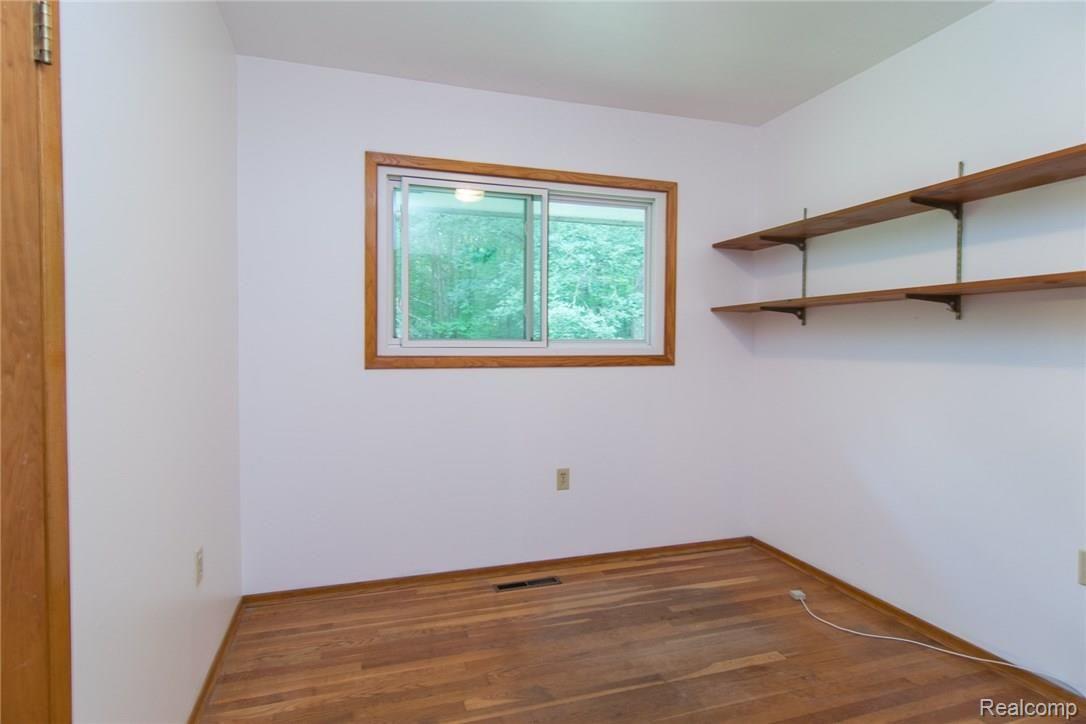 6310 Chesaning Road Chesaning, MI 48616 - Photo 21 of 49 DSC_0236.jpg