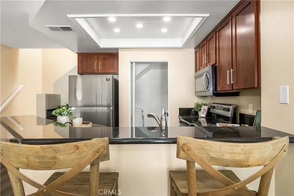 $4,000 | 115 Fallingstar, Irvine, CA 92614