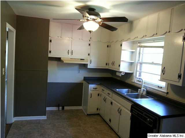 448 Sunhill Road Northwest Birmingham, AL 35215 - Photo 3 of 8