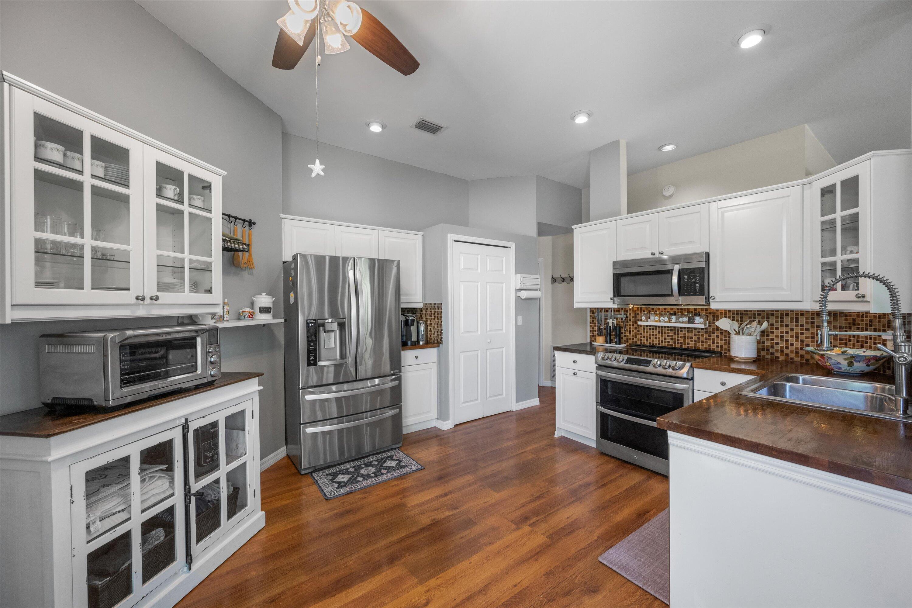 1110 Aviary Road Wellington, FL 33414 - Photo 23 of 51 kitchen