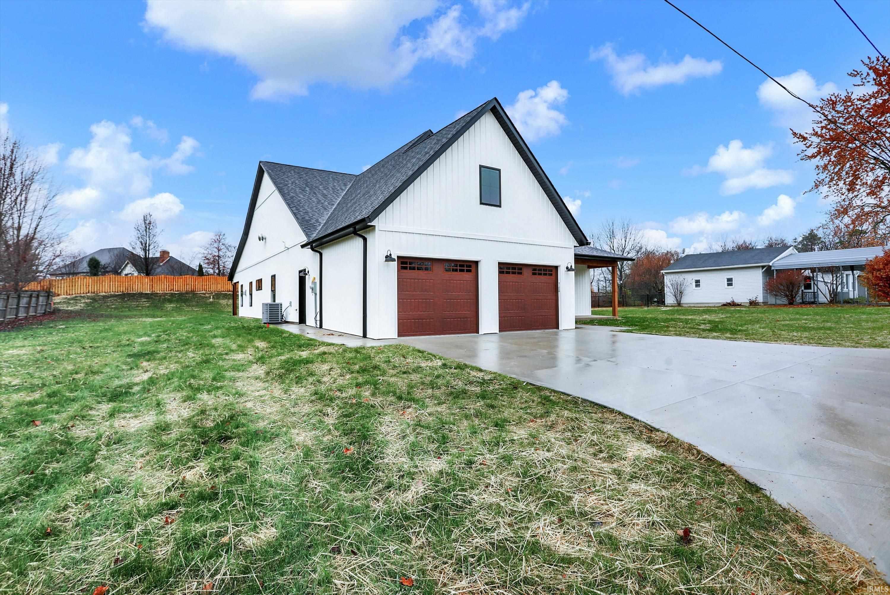 2110 South Smith Road Bloomington, IN 47401 - Photo 3 of 29