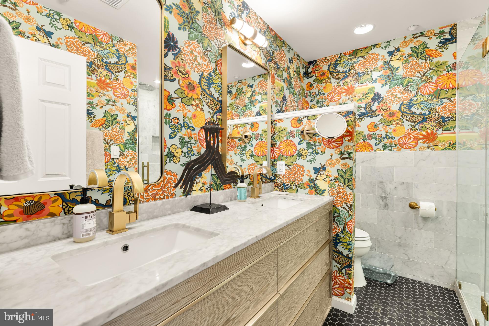 1220 N Street Northwest, Unit 4B Washington, DC 20005 - Photo 20 of 25 a bathroom with a sink toilet and shower