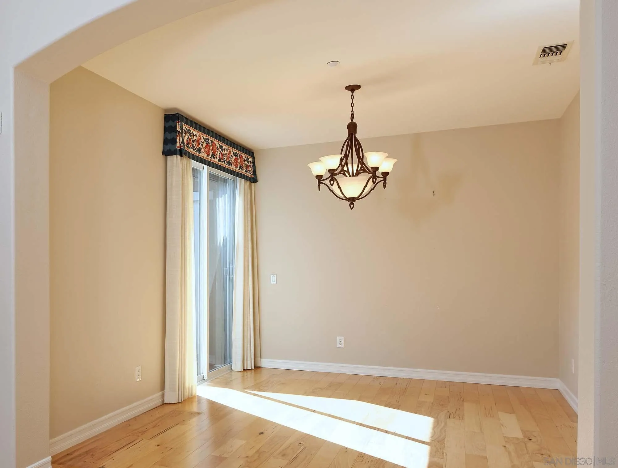 535 Samuel Court Encinitas, CA 92024 - Photo 7 of 29 Gallery Image 7