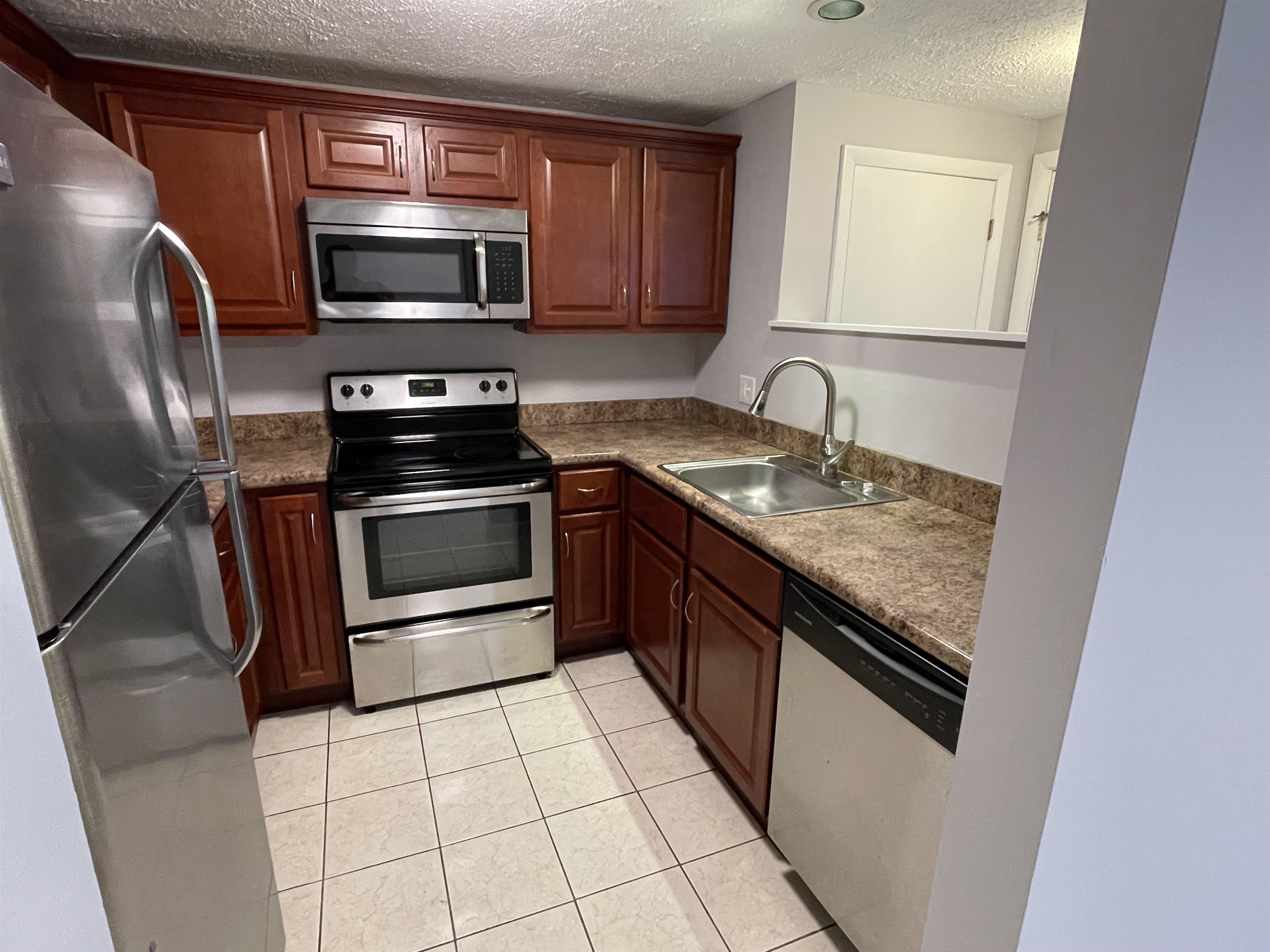 12 Victoria Drive Merrimack, NH 03054 - Photo 3 of 35