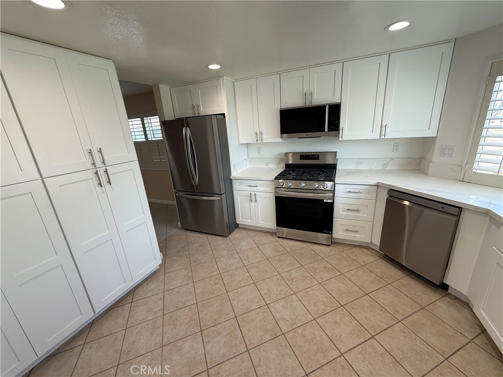 12044 Shadow Ridge Way Northridge, CA 91326 - Photo 25 of 33