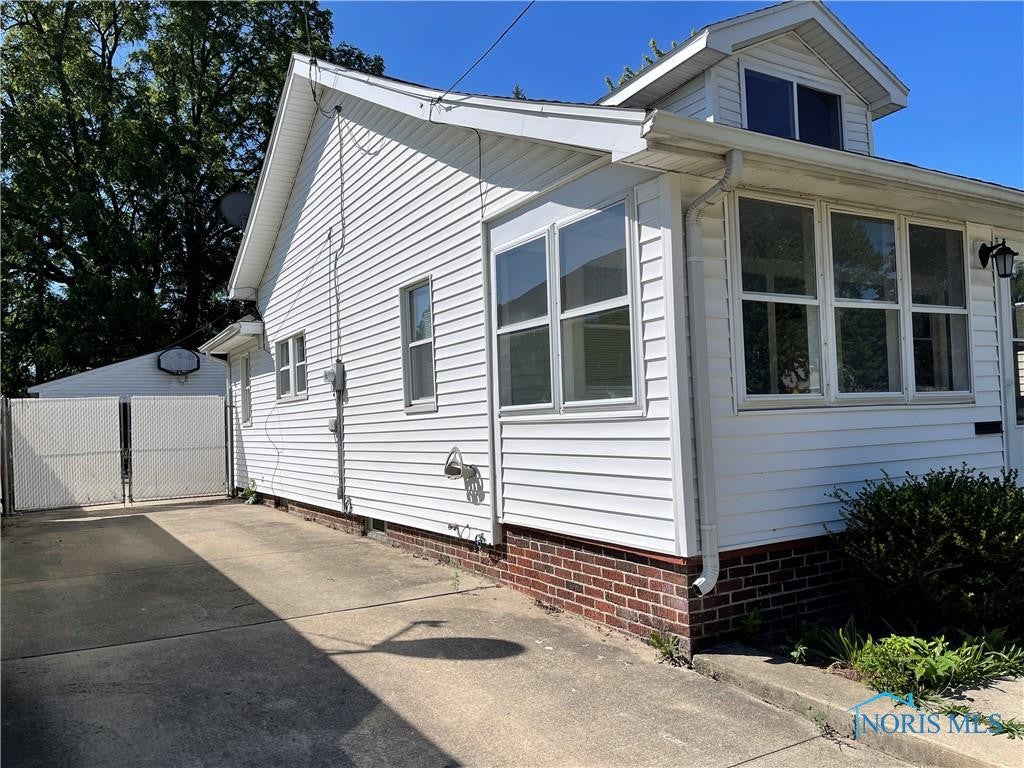 2113 Fairfax Road Toledo, OH 43613 - Photo 3 of 22 Gallery Image 3